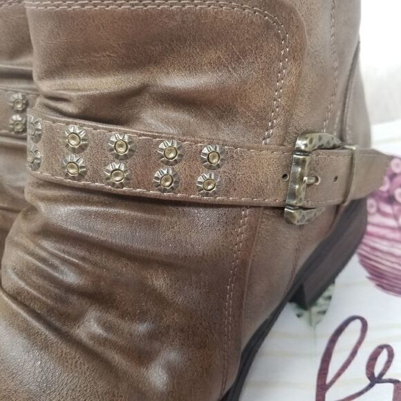 GLOBAL WIN BROWN FAUX LEATHER BOOTS. SIZE 8.5 - Picture 3 of 12